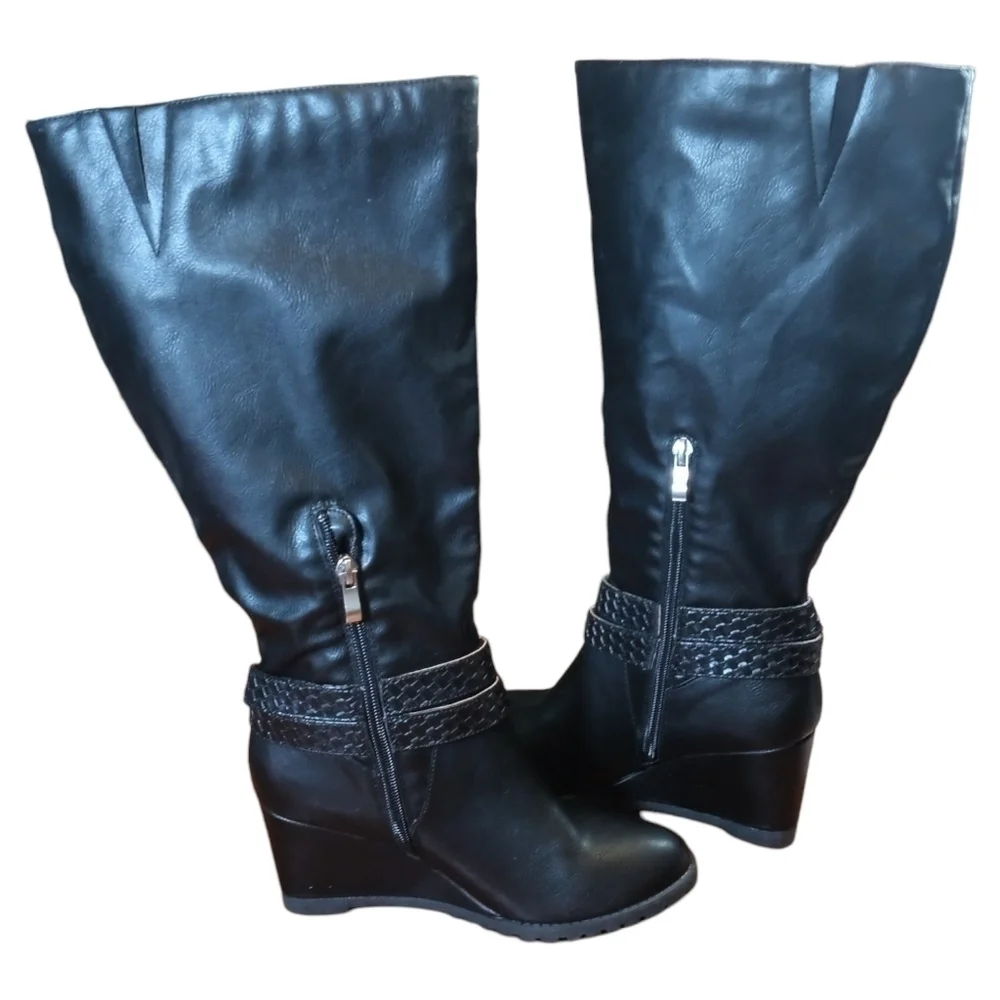 Super cute Wedge Riding Boots EUC size 6